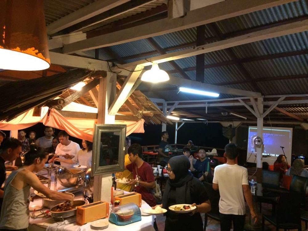 Marina Bay Resort & Restaurant Kampung Genting Dış mekan fotoğraf