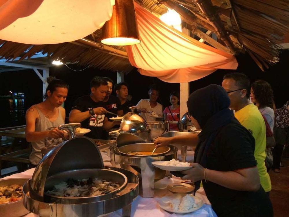 Marina Bay Resort & Restaurant Kampung Genting Dış mekan fotoğraf